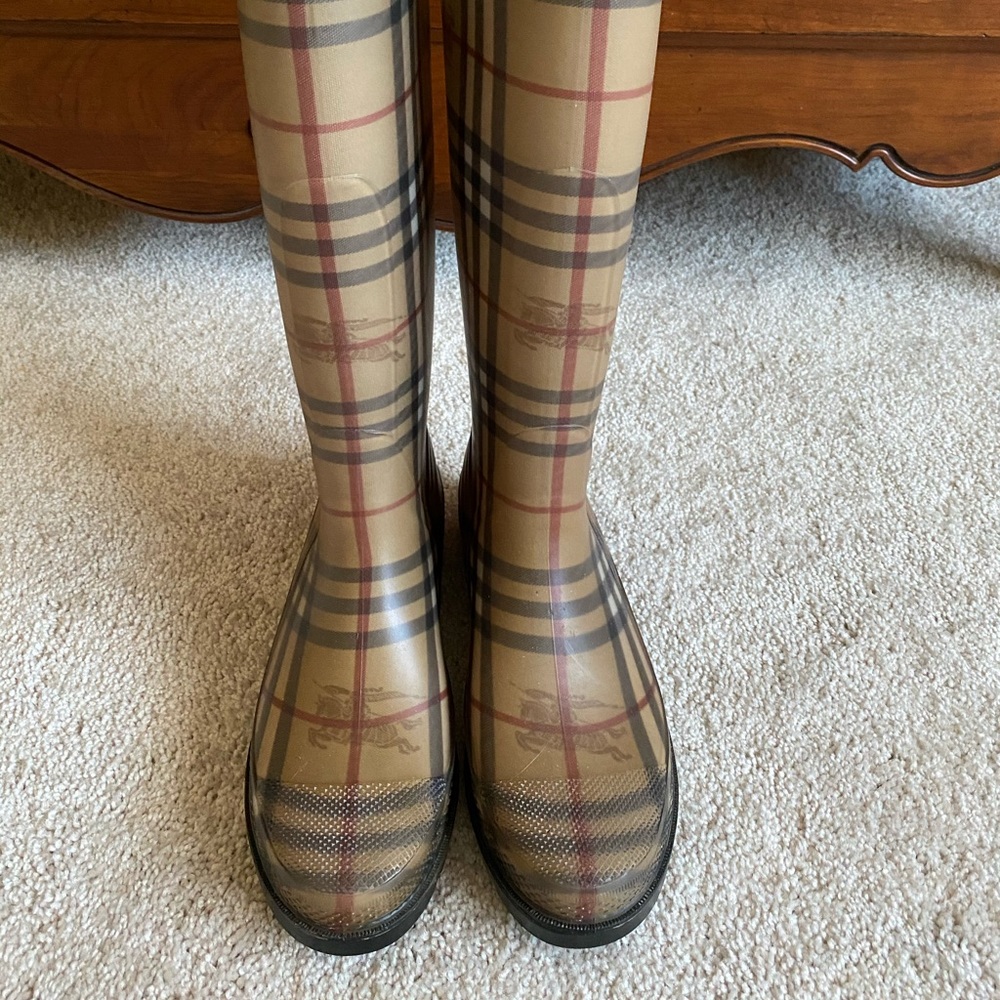 Burberry checkered rain boots